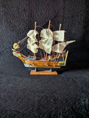 Dekoratives holz segelschiff - dekoratives, holz-segelschiff